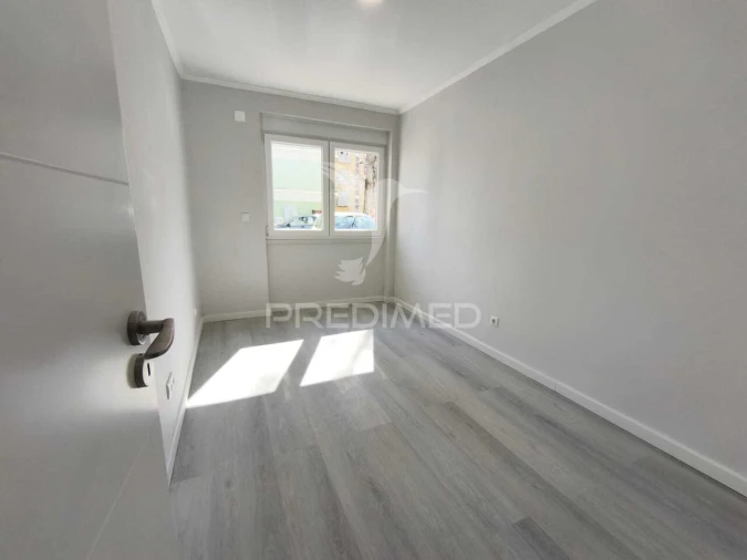 Apartamento T2 para Venda em Benfica Foto 13