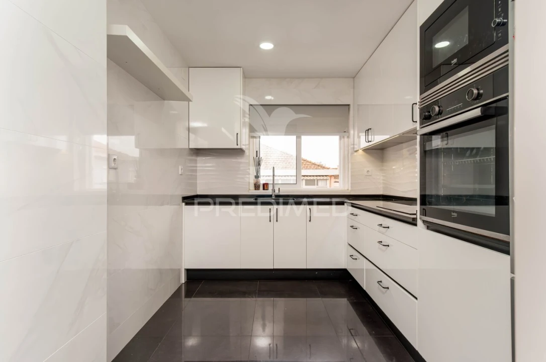 Moradia T4 para Venda em Mina de Água Foto 10