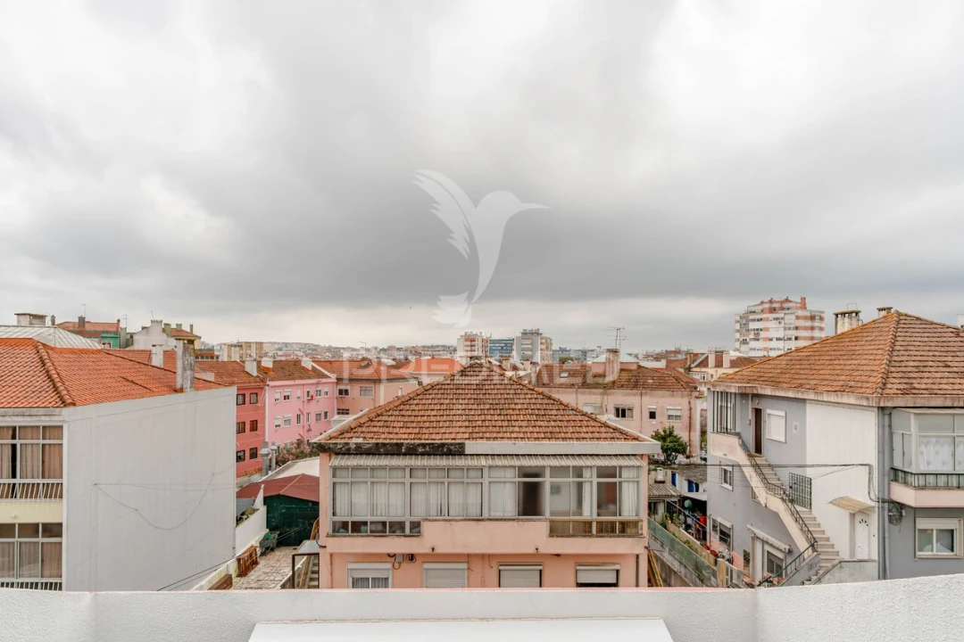 Moradia T4 para Venda em Mina de Água Foto 39