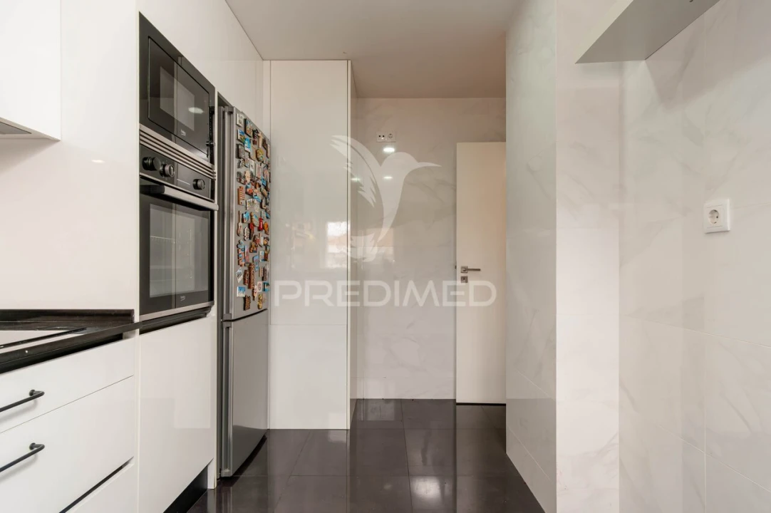 Moradia T4 para Venda em Mina de Água Foto 11