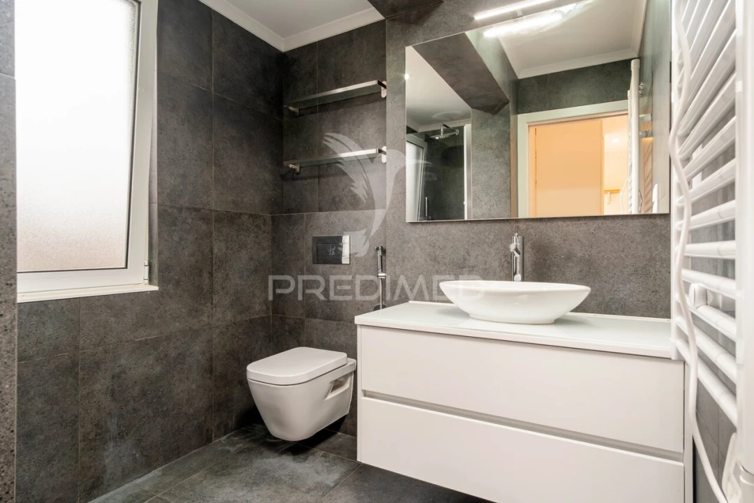 Moradia T4 para Venda em Mina de Água Foto 19