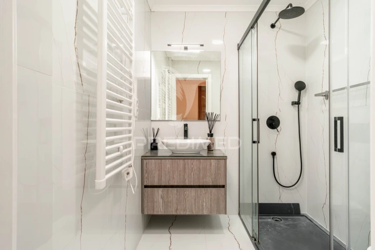 Moradia T4 para Venda em Mina de Água Foto 35