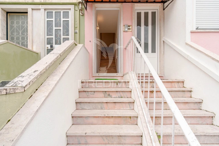 Moradia T4 para Venda em Mina de Água Foto 2