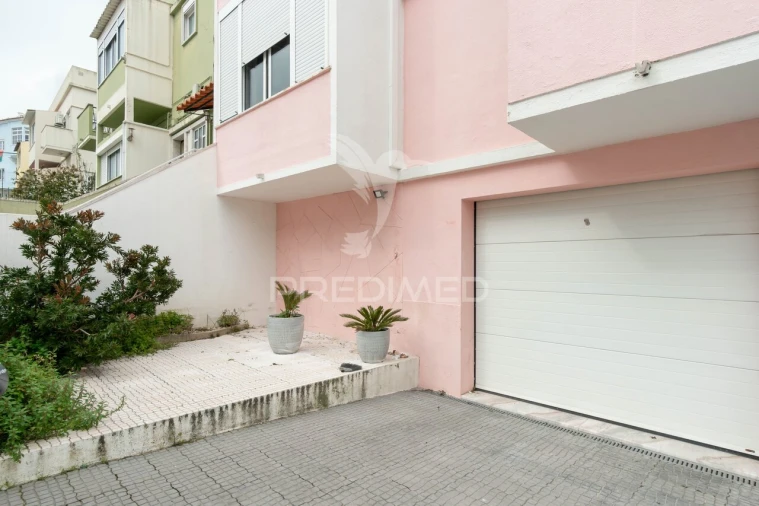 Moradia T4 para Venda em Mina de Água Foto 37