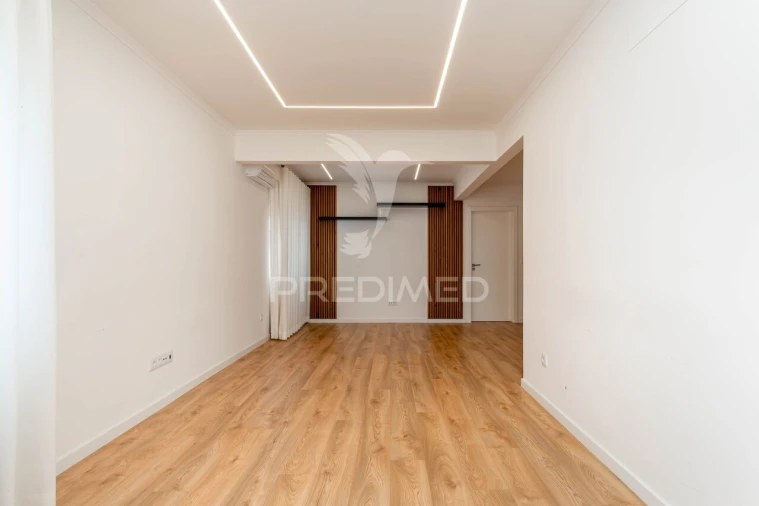 Moradia T4 para Venda em Mina de Água Foto 8