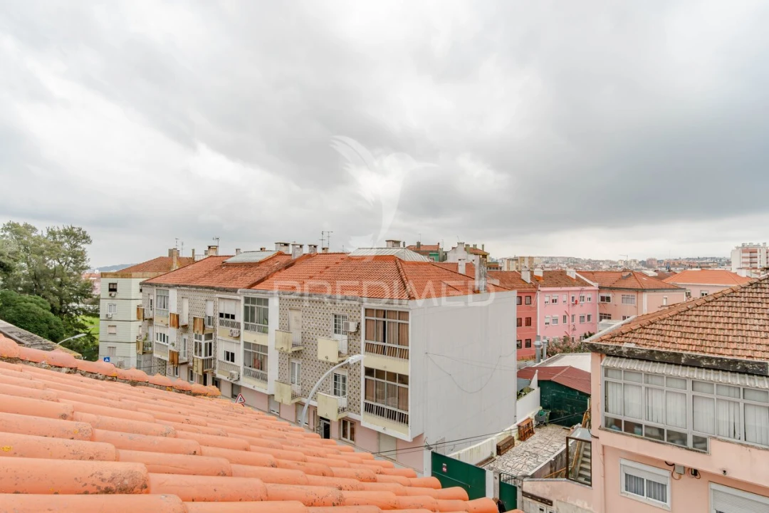 Moradia T4 para Venda em Mina de Água Foto 40