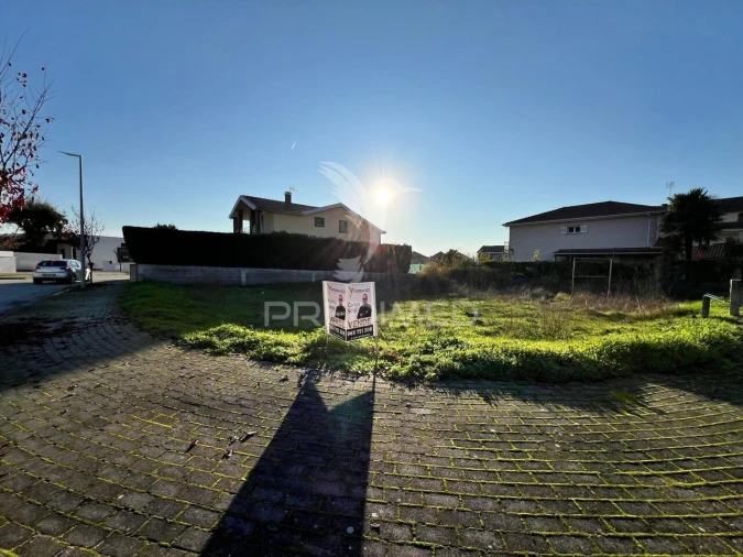 Terreno para Venda em Torre de D. Chama Foto 1