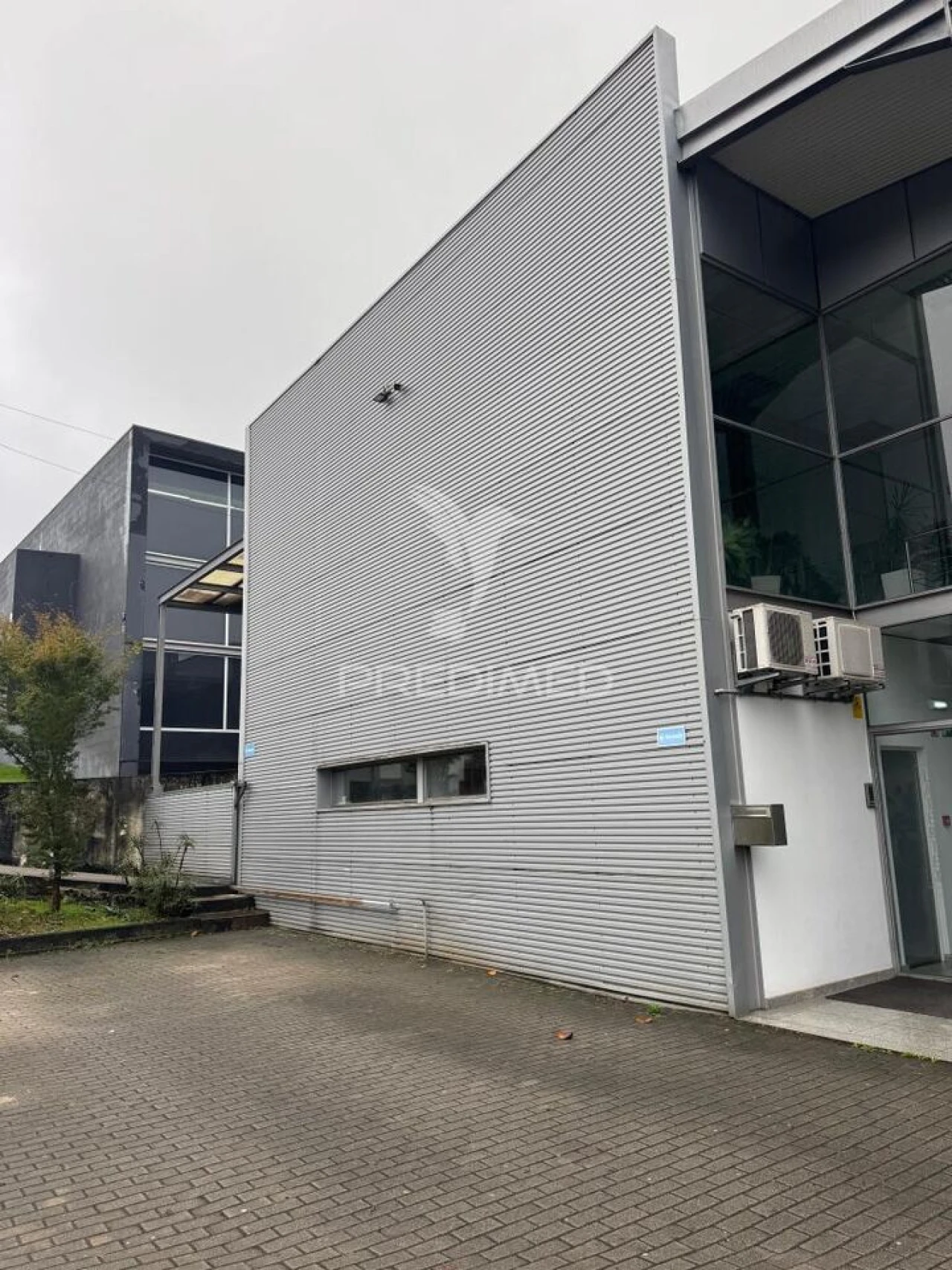 Armazém para Arrendamento em Quinchães Foto 6