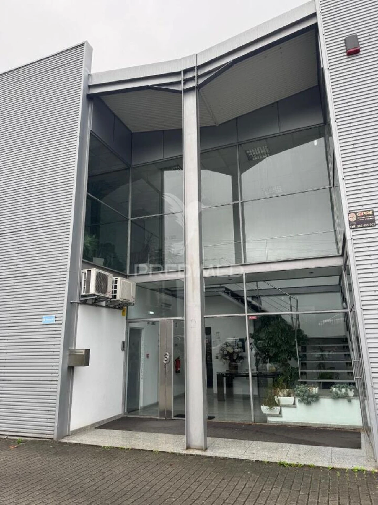 Armazém para Arrendamento em Quinchães Foto 1