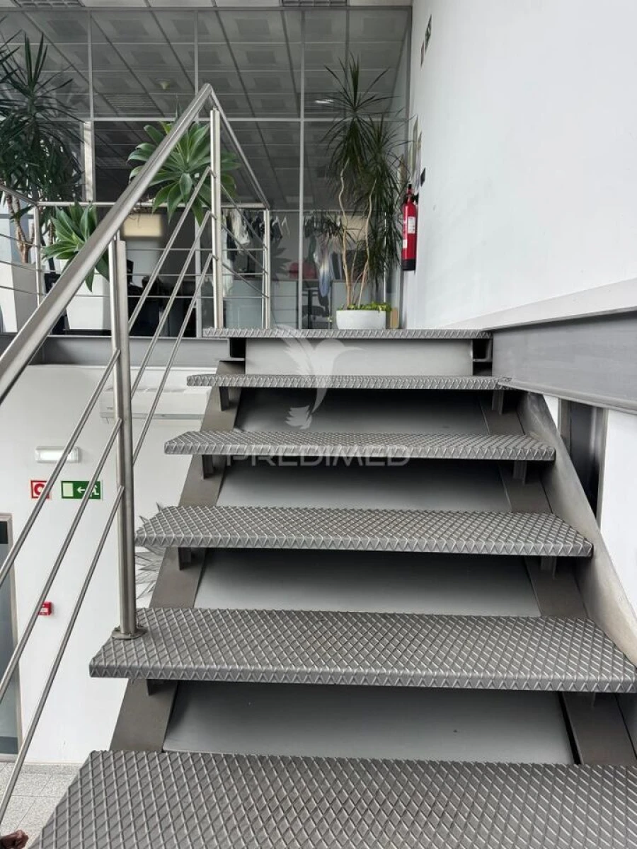 Armazém para Arrendamento em Quinchães Foto 3