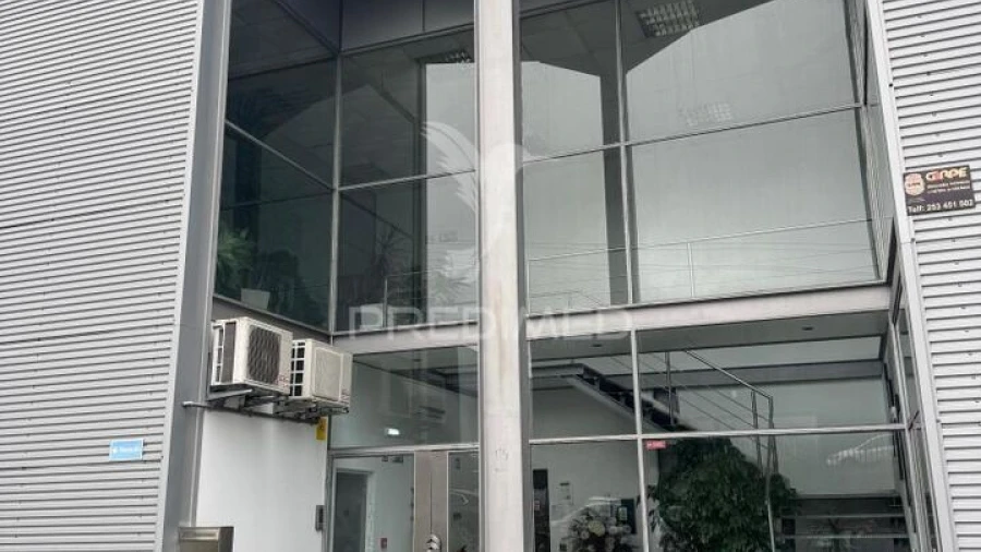 Armazém para Arrendamento em Quinchães
