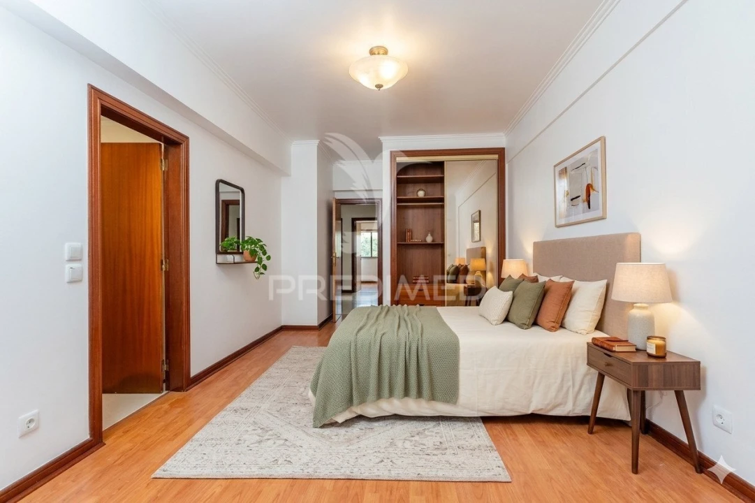 Apartamento T4 para Venda em Alfragide Foto 16