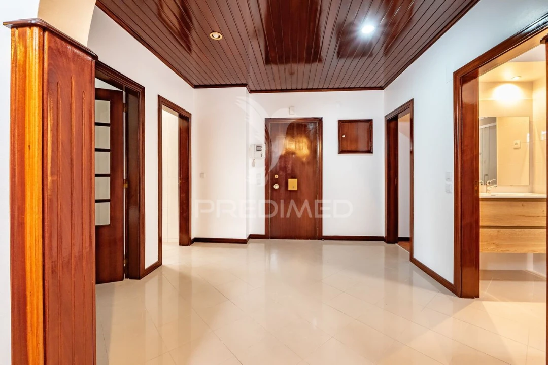 Apartamento T4 para Venda em Alfragide Foto 27