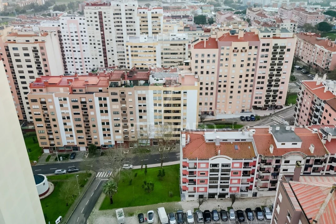 Apartamento T4 para Venda em Alfragide Foto 35