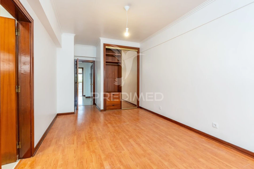Apartamento T4 para Venda em Alfragide Foto 18