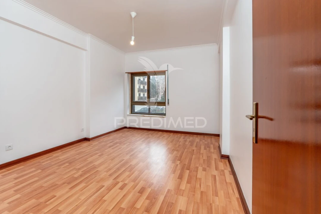 Apartamento T4 para Venda em Alfragide Foto 23