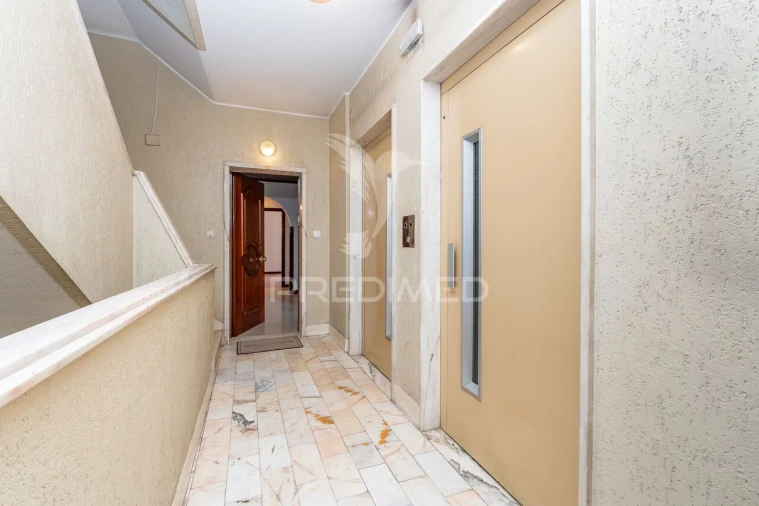 Apartamento T4 para Venda em Alfragide Foto 28