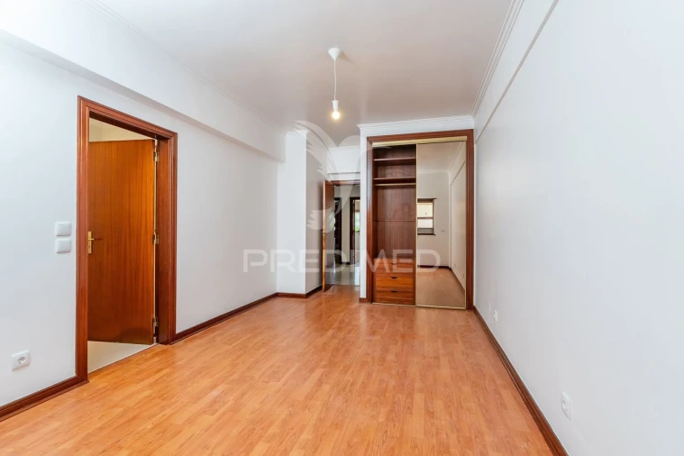 Apartamento T4 para Venda em Alfragide Foto 16