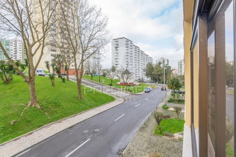 Apartamento T4 para Venda em Alfragide Foto 32