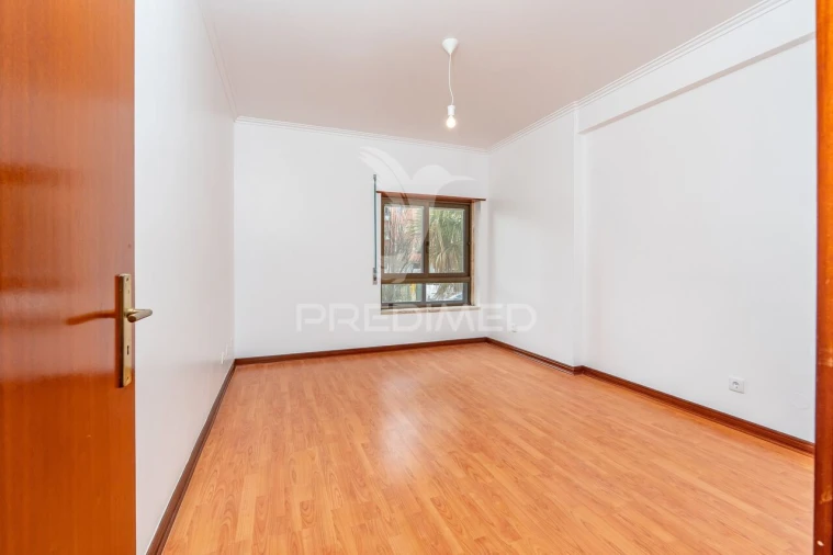 Apartamento T4 para Venda em Alfragide Foto 26