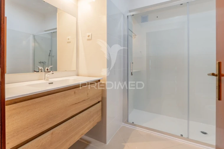 Apartamento T4 para Venda em Alfragide Foto 13