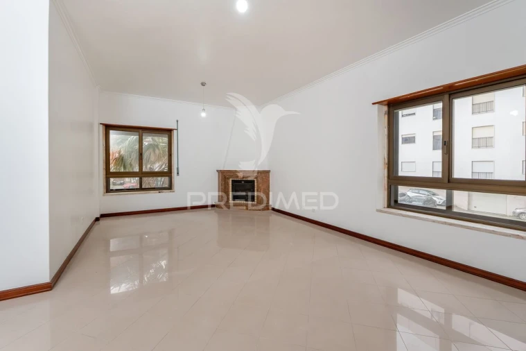 Apartamento T4 para Venda em Alfragide Foto 9