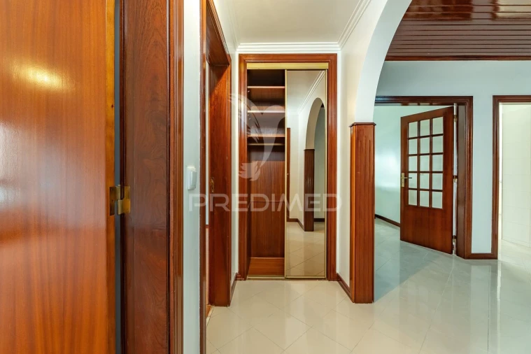 Apartamento T4 para Venda em Alfragide Foto 12