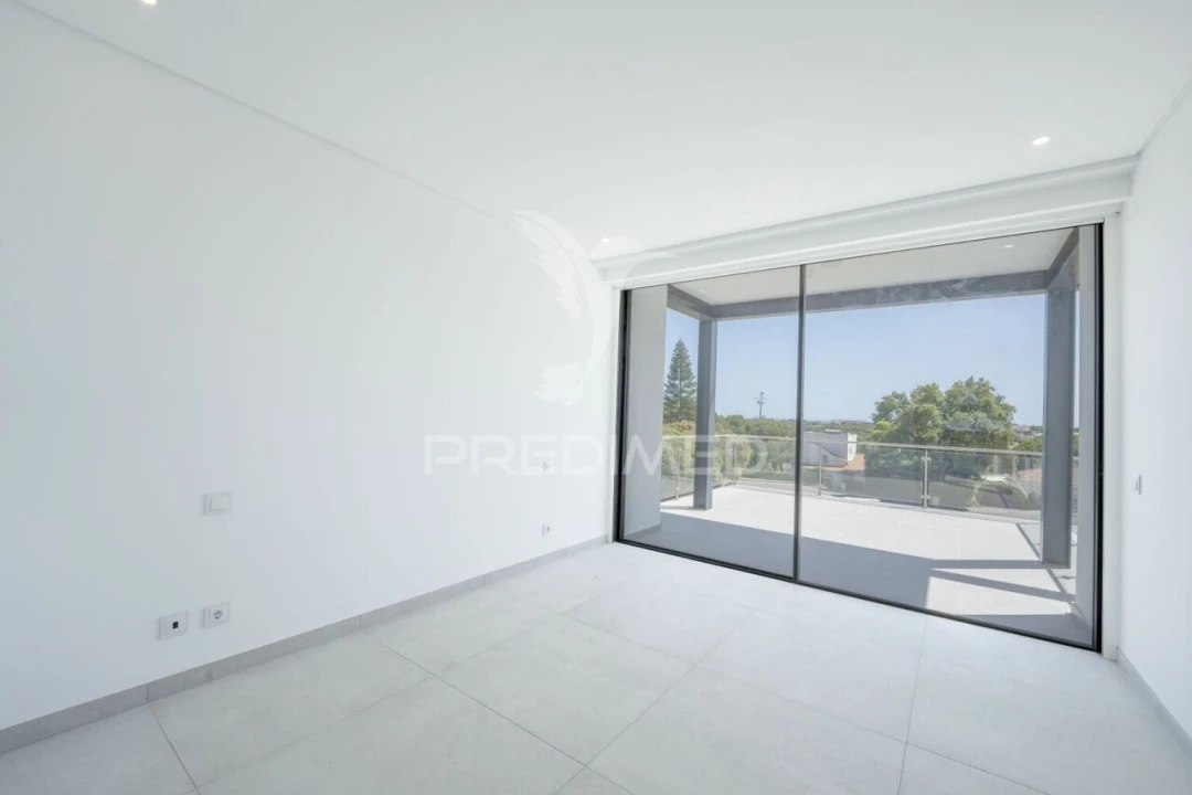 Moradia T4 para Venda em Albufeira e Olhos de Água Foto 12