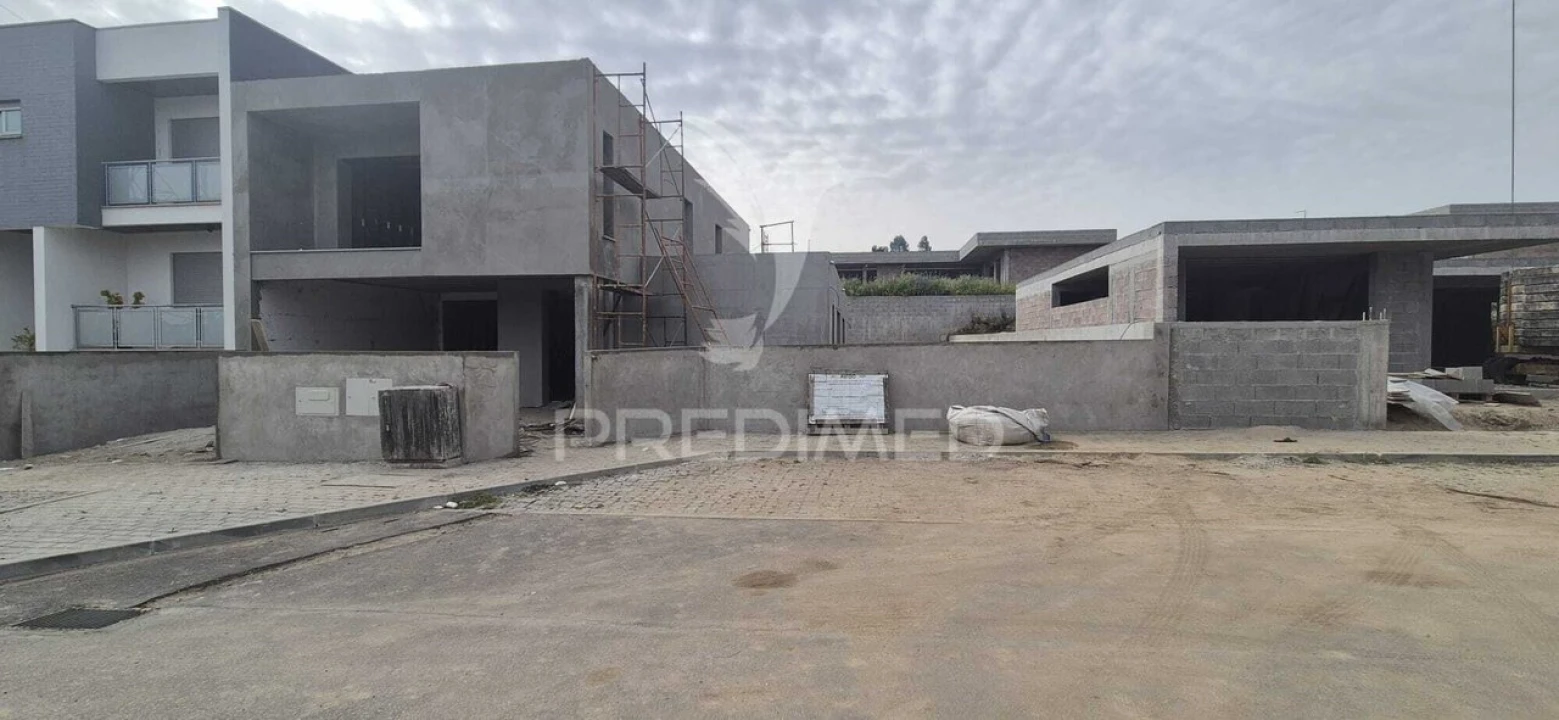 Moradia T3 para Venda em Soutelo Foto 1