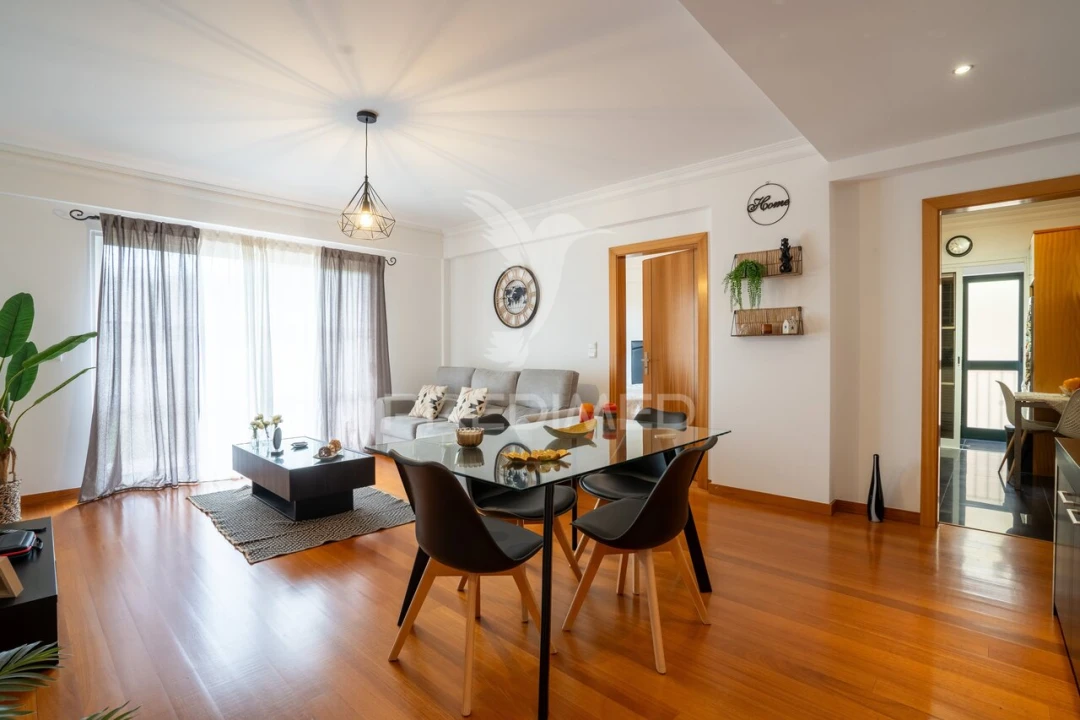 Apartamento T1 para Venda em Caniço Foto 1