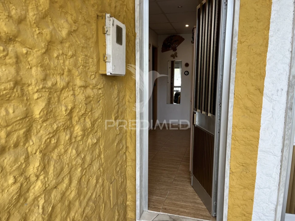 Moradia T3 para Venda em Quelfes Foto 6