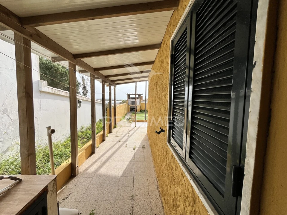 Moradia T3 para Venda em Quelfes Foto 16