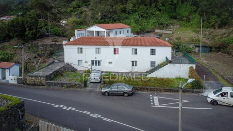 Prédio para Venda em Urzelina (São Mateus)