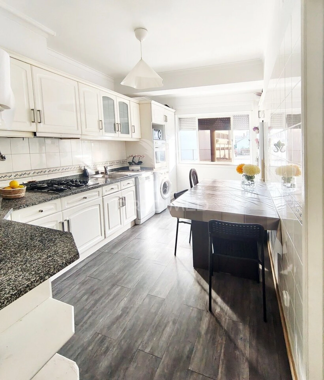Apartamento T2 para Venda em Alfragide Foto 1