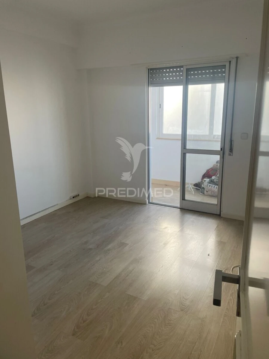 Apartamento T2 para Venda em Alfragide Foto 6