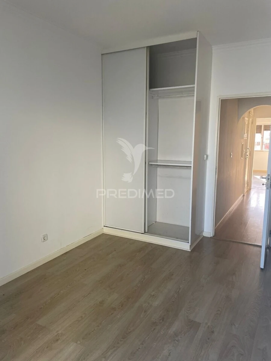 Apartamento T2 para Venda em Alfragide Foto 5