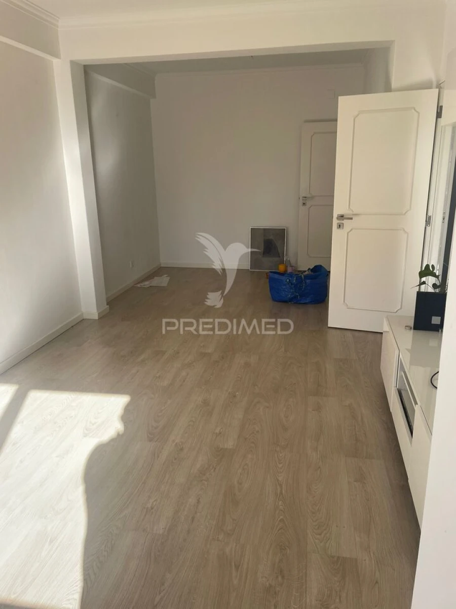Apartamento T2 para Venda em Alfragide Foto 2