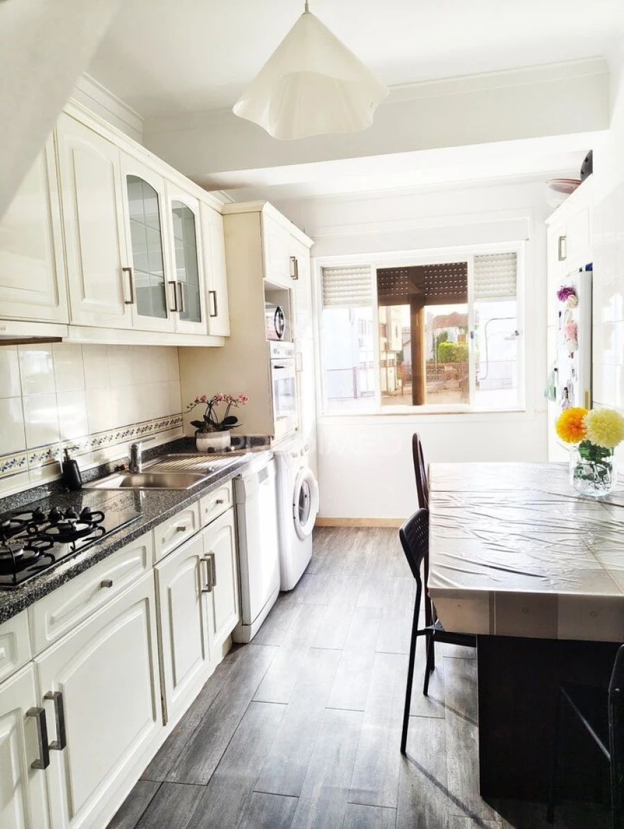 Apartamento T2 para Venda em Alfragide Foto 3