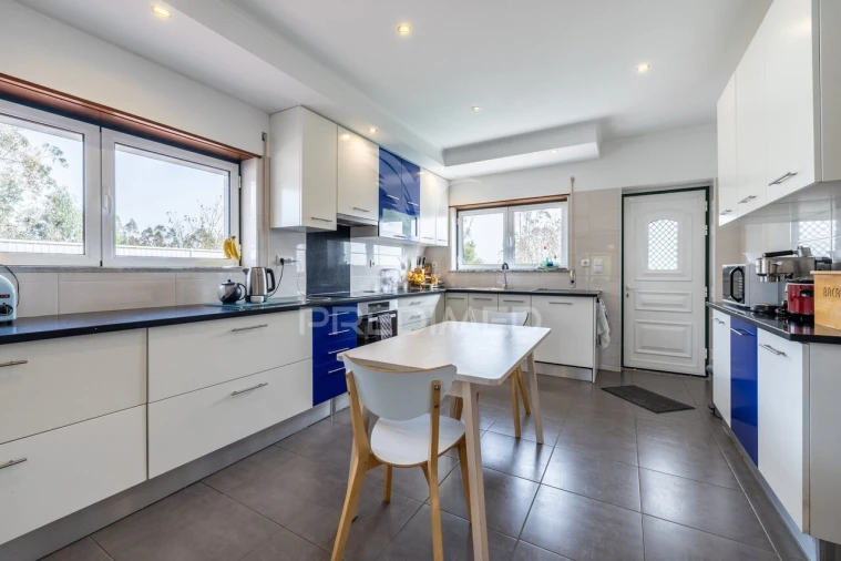 Moradia T3 para Venda em Cela Foto 11