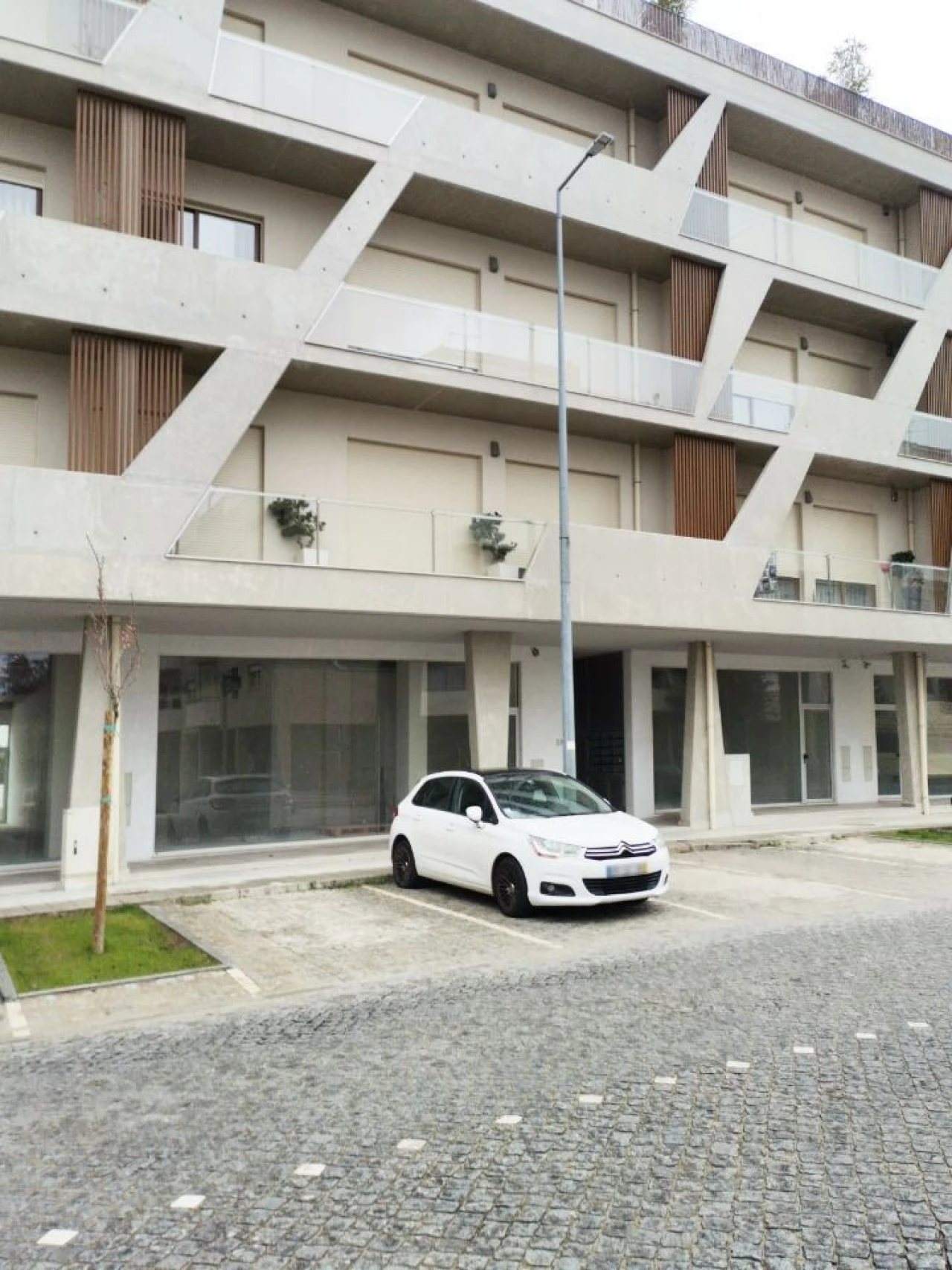 Loja para Venda em Cristelos, Boim e Ordem Foto 2