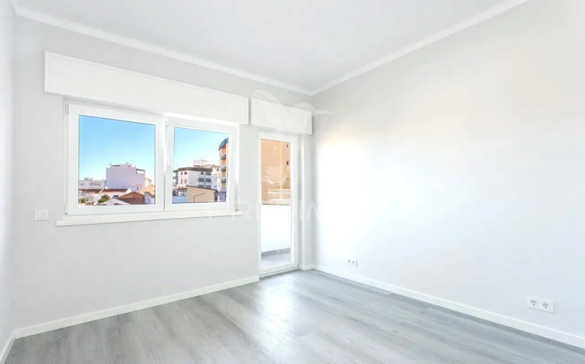 Apartamento T3 para Venda em Portimão Foto 4