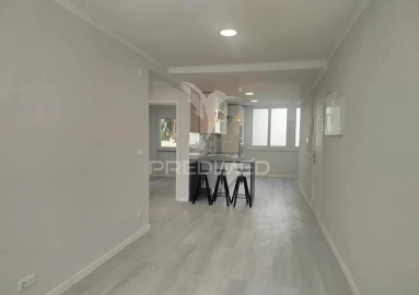Apartamento T2 para Venda em Benfica
