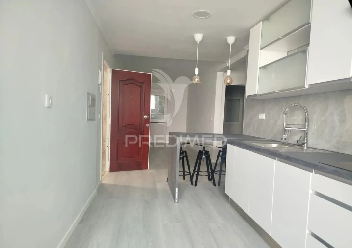 Apartamento T2 para Venda em Benfica Foto 4