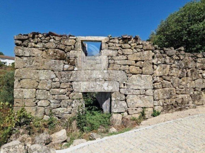 Moradia T2 para Venda em Oliveira do Douro Foto 4