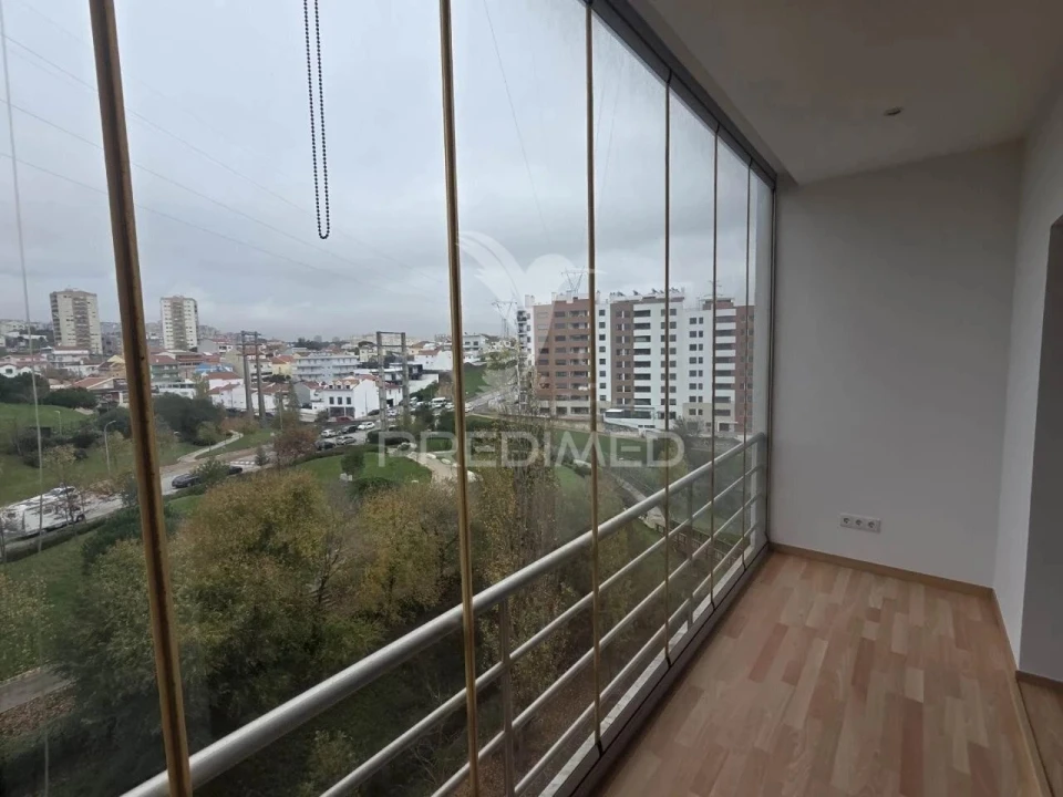 Apartamento T3 para Venda em Odivelas Foto 4