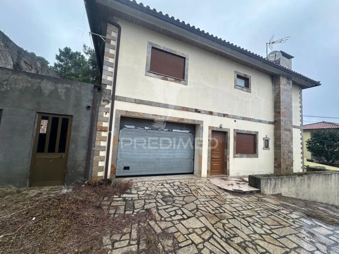 Moradia T3 para Venda em Alijo Foto 2