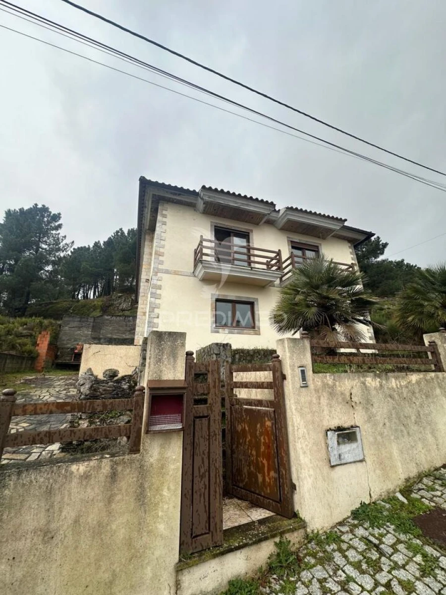 Moradia T3 para Venda em Alijo Foto 1