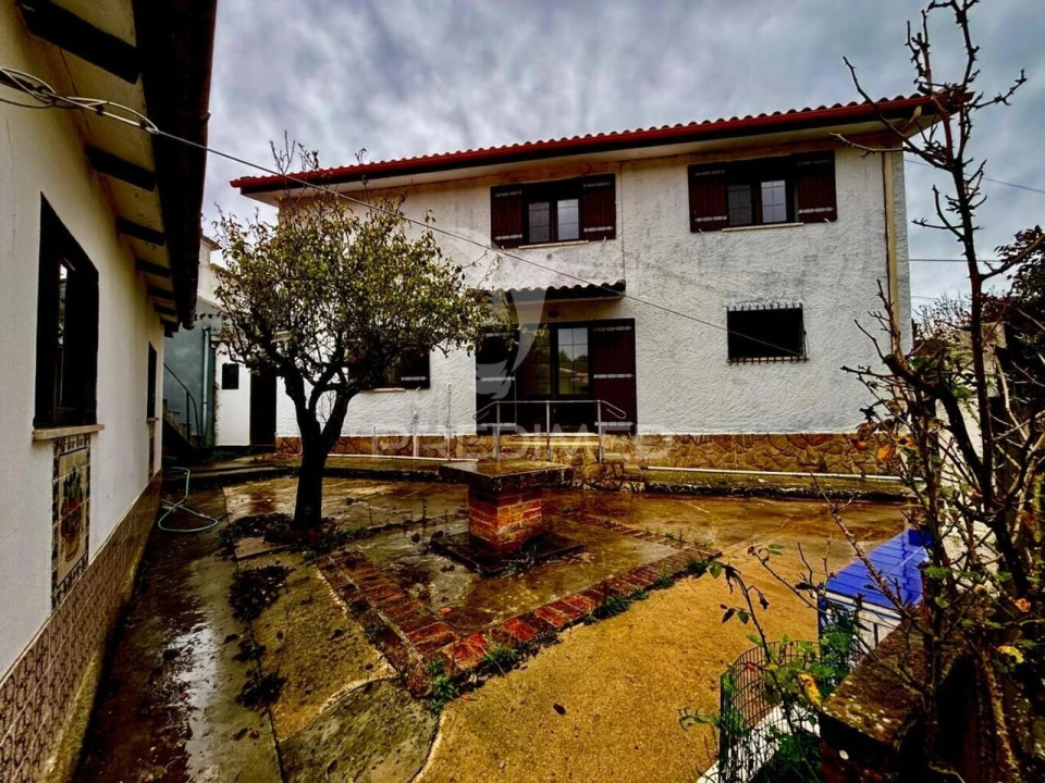 Moradia T4 para Venda em Santa Maria, São Pedro e Sobral da Lagoa Foto 36