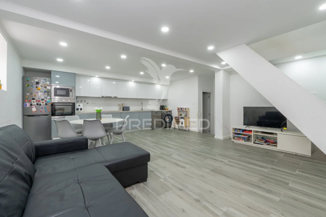 Moradia T4 para Venda em Santo Quintino Foto 18