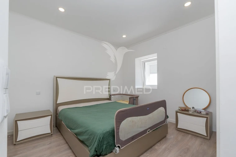 Moradia T4 para Venda em Santo Quintino Foto 8